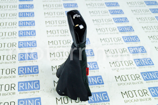 Модельная ручка КПП Ferrum Group Grand Sport черный лак с пыльником из экокожи со вставками из алькантары (биэластик) для Лада Веста_1