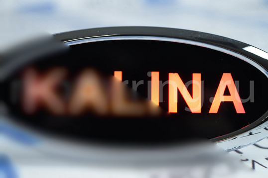 Светодиодный шильдик Sal-Man с красной надписью Kalina для Лада Калина 2