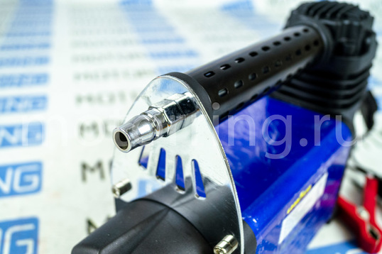 Автокомпрессор со съемным витым шлангом и фонарем (питание от АКБ) Goodyear GY-50L LED в сумке