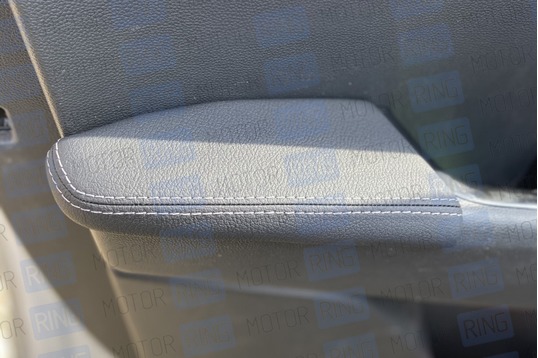 Комплект подлокотников ЯрПласт Premium с цветной строчкой на двери для Хендай Крета 2016-2020 г.в.