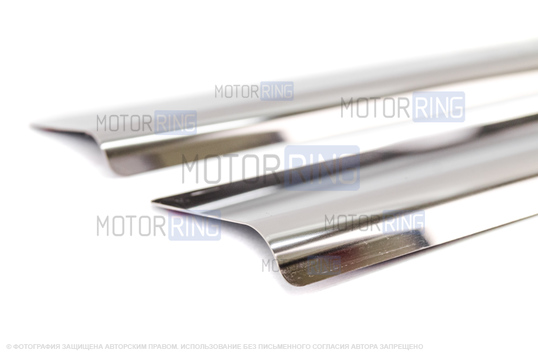 Накладки из нержавеющей стали AutoMax на внутренние пороги с гравировкой названия модели для Шкода Рапид с 2014 г.в.