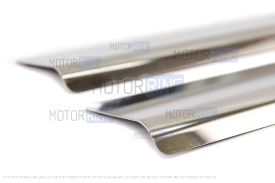 Накладки из нержавеющей стали AutoMax на внутренние пороги с гравировкой названия модели для Ниссан Террано с 2014 г.в.