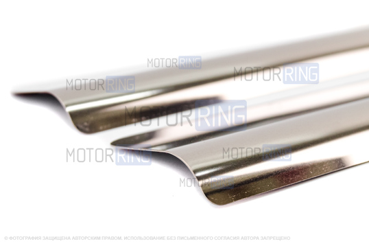 Накладки из нержавеющей стали AutoMax на внутренние пороги с гравировкой названия модели для Шевроле Круз 2008-2015 г.в.