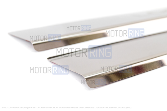 Накладки из нержавеющей стали AutoMax на внутренние пороги с гравировкой названия модели для Рено Логан 2 с 2014 г.в.
