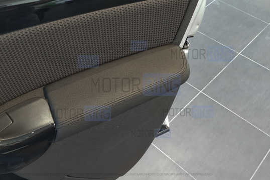 Комплект передних подлокотников ЯрПласт Premium с цветной строчкой на двери для Рено Дастер 2010-2021 г.в.