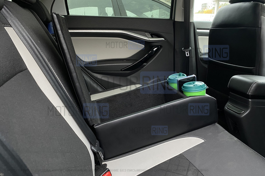 Подлокотник-бар ArmAuto с подстаканниками (экокожа с белой строчкой) на задний ряд сидений