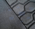 Модельные чехлы сидений (не обивка) черная ткань, центр из ткани на подкладке 10мм с цветной строчкой Соты для Лада Калина_0