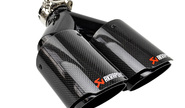 Раздвоенная насадка глушителя akrapovic открытого типа из нержавеющей стали со скосом и накладками гланцевый карбон