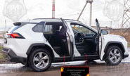 Накладки на внутренние пороги дверей Русская Артель со скотчем для toyota rav4 2019-2025 г.в.
