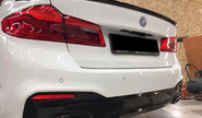 Черный лаковый спойлер inmax  в стиле m-performance для bmw 5 (g30)