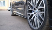 Черные лаковые накладки под пороги (Лезвия) inmax в стиле М для bmw 5 (g30)