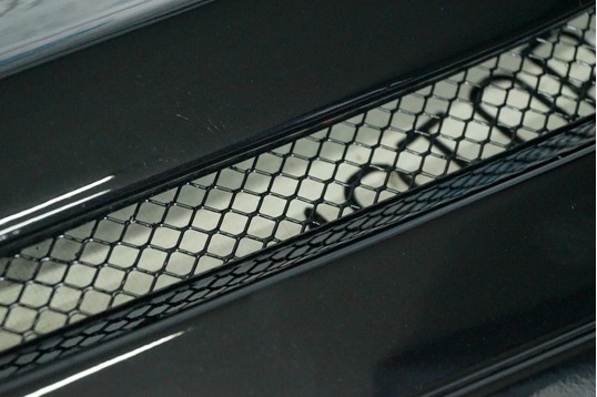 Решетка радиатора с сеткой по центру без значка для Лада Приора седан, Приора 2