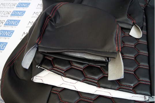 Обивка сидений (не чехлы) экокожа гладкая с цветной строчкой Соты для Лада Приора 2 седан