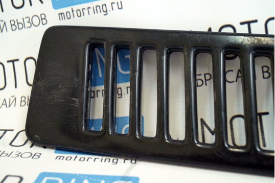 Решетка (вставка) в передний бампер с вертикальными прорезями для ВАЗ 2110-2112
