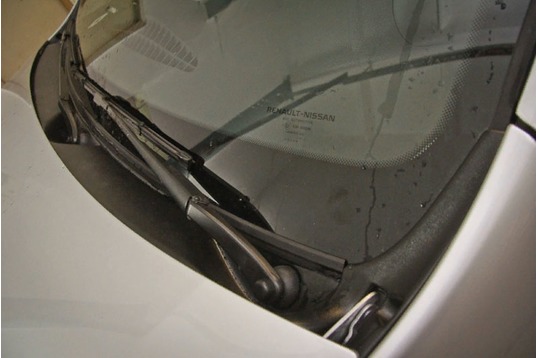 Накладка в проём стеклоочистителей (жабо) АртФорм для Renault Duster с 2011 г.в.