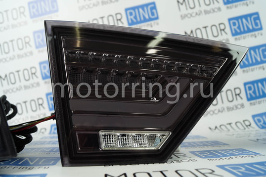 Черные светодиодные задние тюнинг фонари Тюн-Авто с бегающим поворотником для Лада Веста