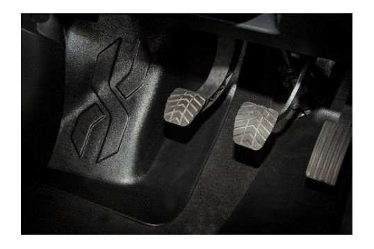 Грязезащитная накладка ковролина под ноги водителя АртФорм для Лада Веста с 2016 г.в_1