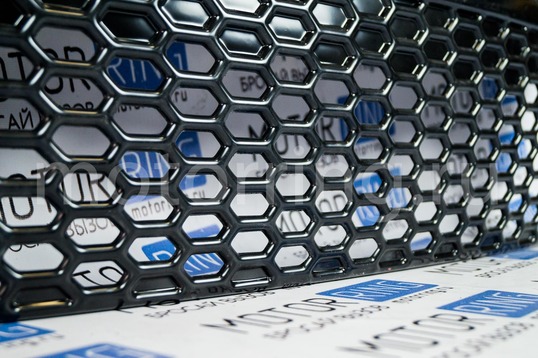 Накладка ЮролТюнинг Соты на решетку радиатора для Hyundai Solaris 2010-2014 г.в.