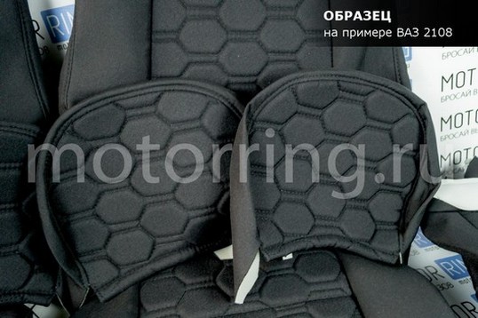 Обивка сидений (не чехлы) черная ткань, центр из ткани на подкладке 10мм с цветной строчкой Соты для Лада Приора хэтчбек, универсал