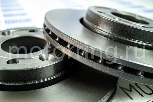 Вентилируемые тормозные диски Brembo R15 с УФ-покрытием, без насечек и перфорации для Лада Веста, Икс Рей