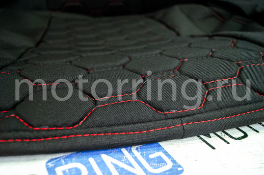 Обивка сидений (не чехлы) черная ткань, центр из ткани на подкладке 10мм с цветной строчкой Соты для ВАЗ 2107
