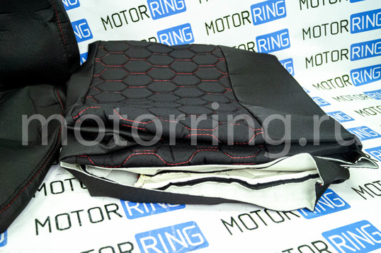 Обивка сидений (не чехлы) черная ткань, центр из ткани на подкладке 10мм с цветной строчкой Соты для ВАЗ 2107