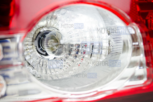 Задние диодные фонари красные с белой полосой и бегающим поворотником в стиле Лексус для ВАЗ 2108-21099, 2113, 2114