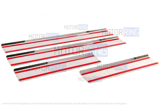 Накладки из нержавеющей стали AutoMax на внутренние пороги с гравировкой названия модели для Рено Сандеро с 2014 г.в.