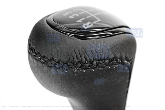 Ручка КПП Sal-Man в стиле Весты с черной вставкой и пыльником с черной прострочкой для ВАЗ 2110-2112 с кулисой