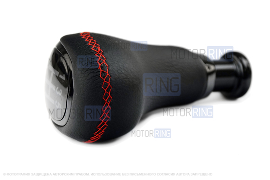 Ручка КПП Sal-Man в стиле Весты с черной лаковой вставкой и рамкой, пыльником и красной строчкой для Лада Приора 2 с тросовым приводом