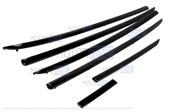 Черные лаковые молдинги обивок дверей (батонов) и панели приборов для Лада Приора 2