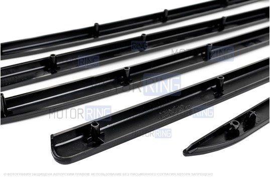 Черные лаковые молдинги обивок дверей (батонов) и панели приборов для Лада Приора 2