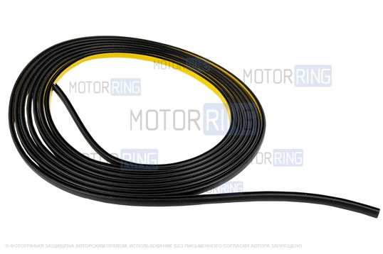 Универсальный укплотнитель РКИ-Омега 6 метров черный со скотчем по внутренней части