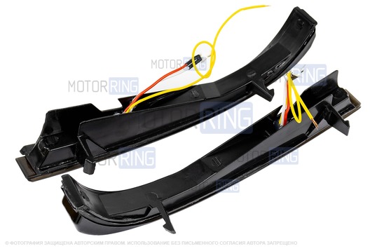 Динамические бело-желтые повторители поворота Мультиплазма с черным стеклом в зеркала нового образца для Лада Приора