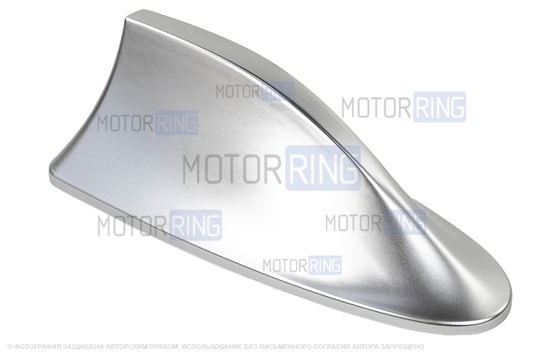 Серебристая антенна-плавник на крышу автомобиля