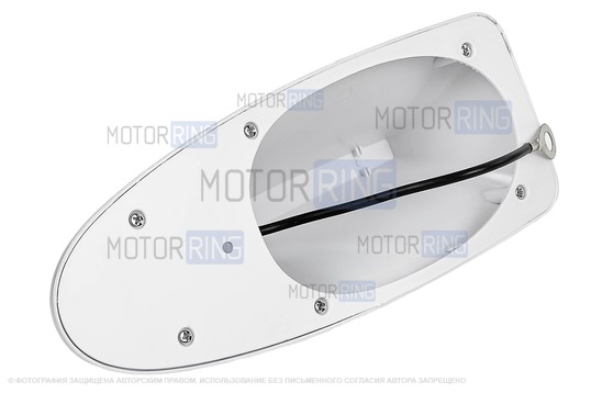 Серебристая антенна-плавник на крышу автомобиля