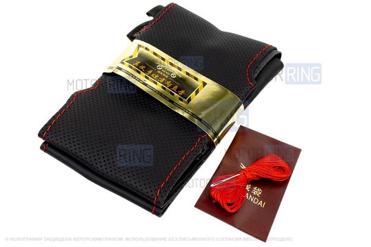 Кожаная оплетка руля Sal-Man анатомической формы с красной строчкой для Лада Гранта