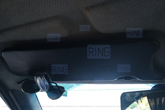 Черные солнцезащитные козырьки с зеркалом и центральным кронштейном для Лада 4х4 (Нива) 1993-2019 г.в.