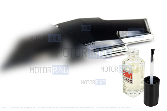 Шильдик-эмблема черный лак с активатором адгезии на решетку радиатора для Шевроле Нива после рестайлинга 2009 года_1