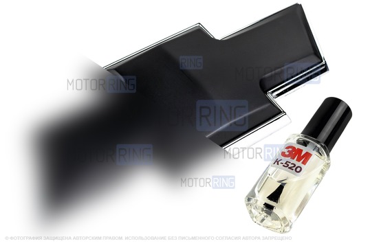 Шильдик-эмблема черная матовая с активатором адгезии на решетку радиатора для Шевроле Нива после рестайлинга 2009 года_1