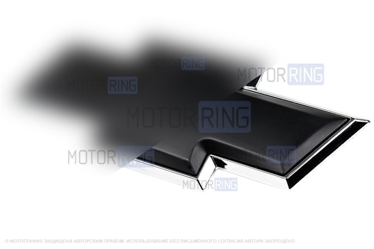 Шильдик-эмблема черная матовая с активатором адгезии на решетку радиатора для Шевроле Нива после рестайлинга 2009 года