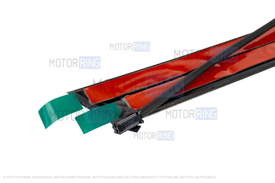 Черные лаковые накладки внутренних порогов Sal-Man с указанием модели (белая подсветка) для Лада Гранта, Гранта FL