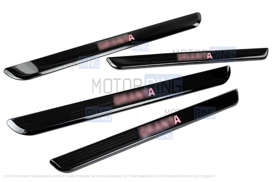 Черные лаковые накладки внутренних порогов Sal-Man с указанием модели (красная подсветка) для Лада Гранта, Гранта FL_1