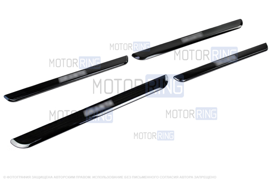Черные лаковые накладки внутренних порогов Sal-Man с указанием модели (красная подсветка) для Лада Гранта, Гранта FL