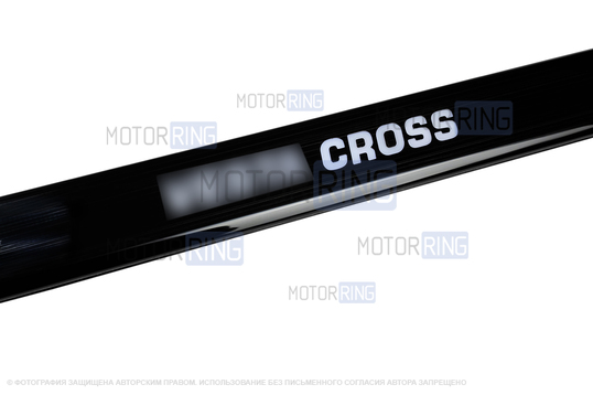 Черные лаковые накладки внутренних порогов Sal-Man с указанием модели (белая подсветка) для Лада Веста Кросс, Веста NG Кросс