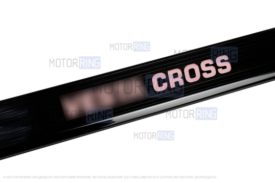 Черные лаковые накладки внутренних порогов Sal-Man с указанием модели (красная подсветка) для Лада Веста Кросс, Веста NG Кросс