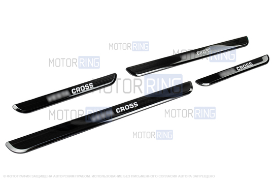 Черные лаковые накладки внутренних порогов Sal-Man с указанием модели (красная подсветка) для Лада Веста Кросс, Веста NG Кросс