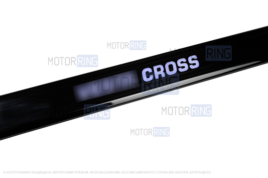 Черные лаковые накладки внутренних порогов Sal-Man с указанием модели (синяя подсветка) для Лада Веста Кросс, Веста NG Кросс