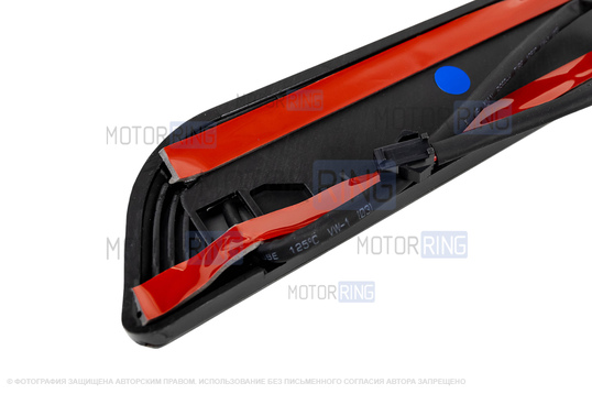 Черные лаковые накладки внутренних порогов Sal-Man с указанием модели (синяя подсветка) для Лада Веста Кросс, Веста NG Кросс