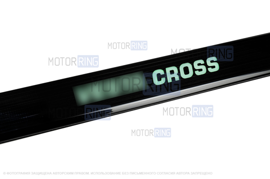 Черные лаковые накладки внутренних порогов Sal-Man с указанием модели (зеленая подсветка) для Лада Веста Кросс, Веста NG Кросс